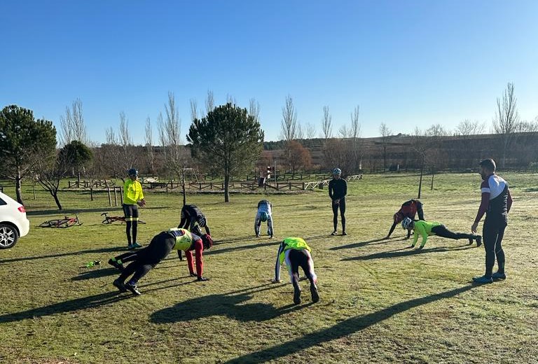 El ciclocrós regional celebró una sesión de entrenamiento en Tarancón acompañando a la selección de Castilla-La Mancha